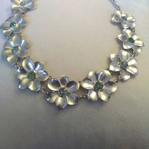 Pretty silver nine flowers necklace